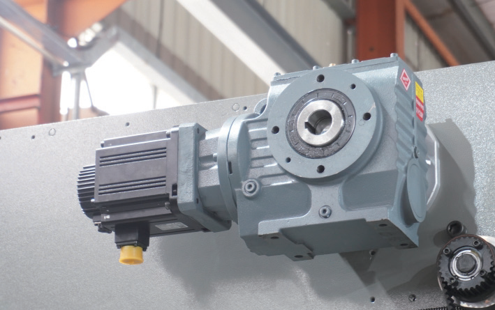 Servo control lifting pile plate