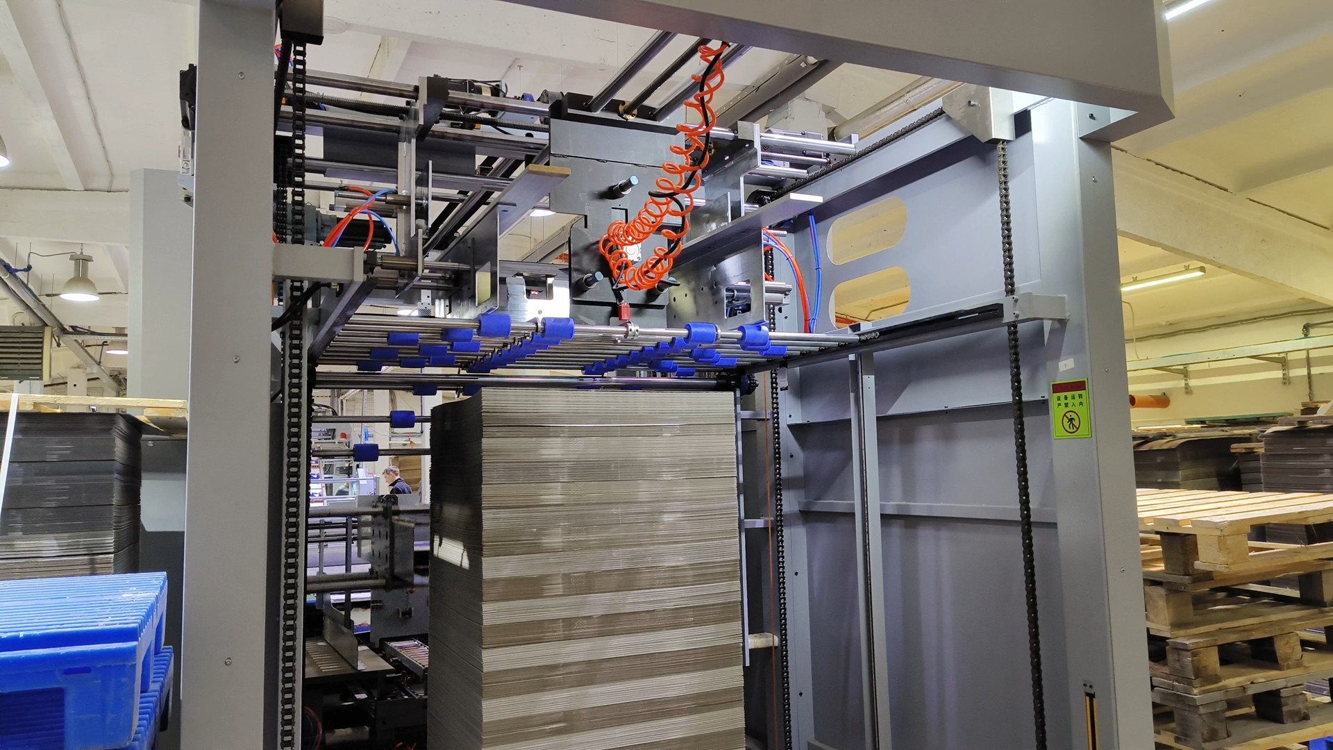 High-Speed Flute Laminating Line in Action