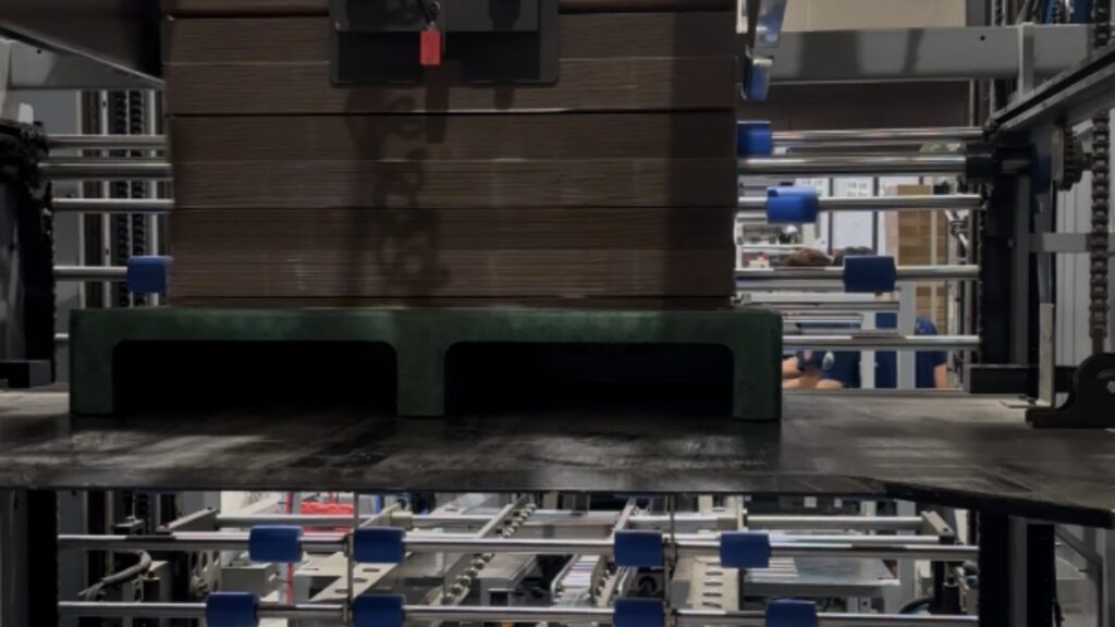 Customers in Taiwan, China